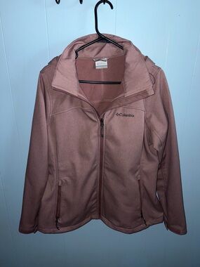 Columbia Women’s Mauve Utility Softshell Jacket
